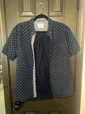 Level Ten Menswear Button-Up Shirt – Size Medium 100% Cotton